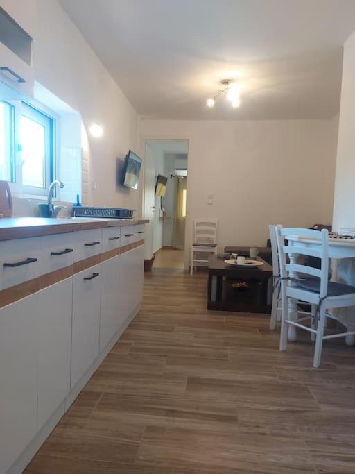 Houlia Home Διαμέρισμα Με Δωρεάν Χώρο Στάθμευσης Steniaí Exterior foto